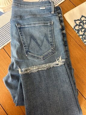 MOTHER Mid Rise Dazzler Crop Fray Jeans - Light Blue 32